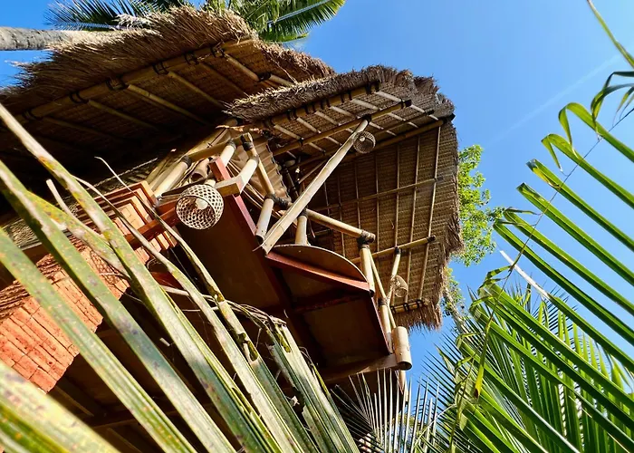 Chalet Rafka Bamboo House With Jungle Views Seribatu
