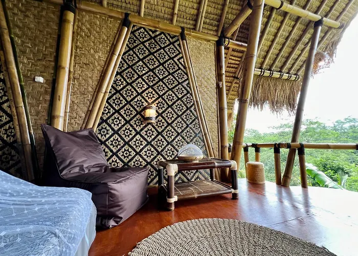 Chalet Rafka Bamboo House With Jungle Views Seribatu